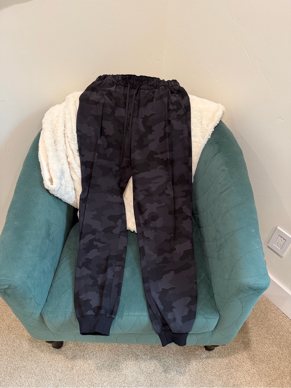 lululemon athletica Ready To Rulu Black Camo Jogger Track Pants